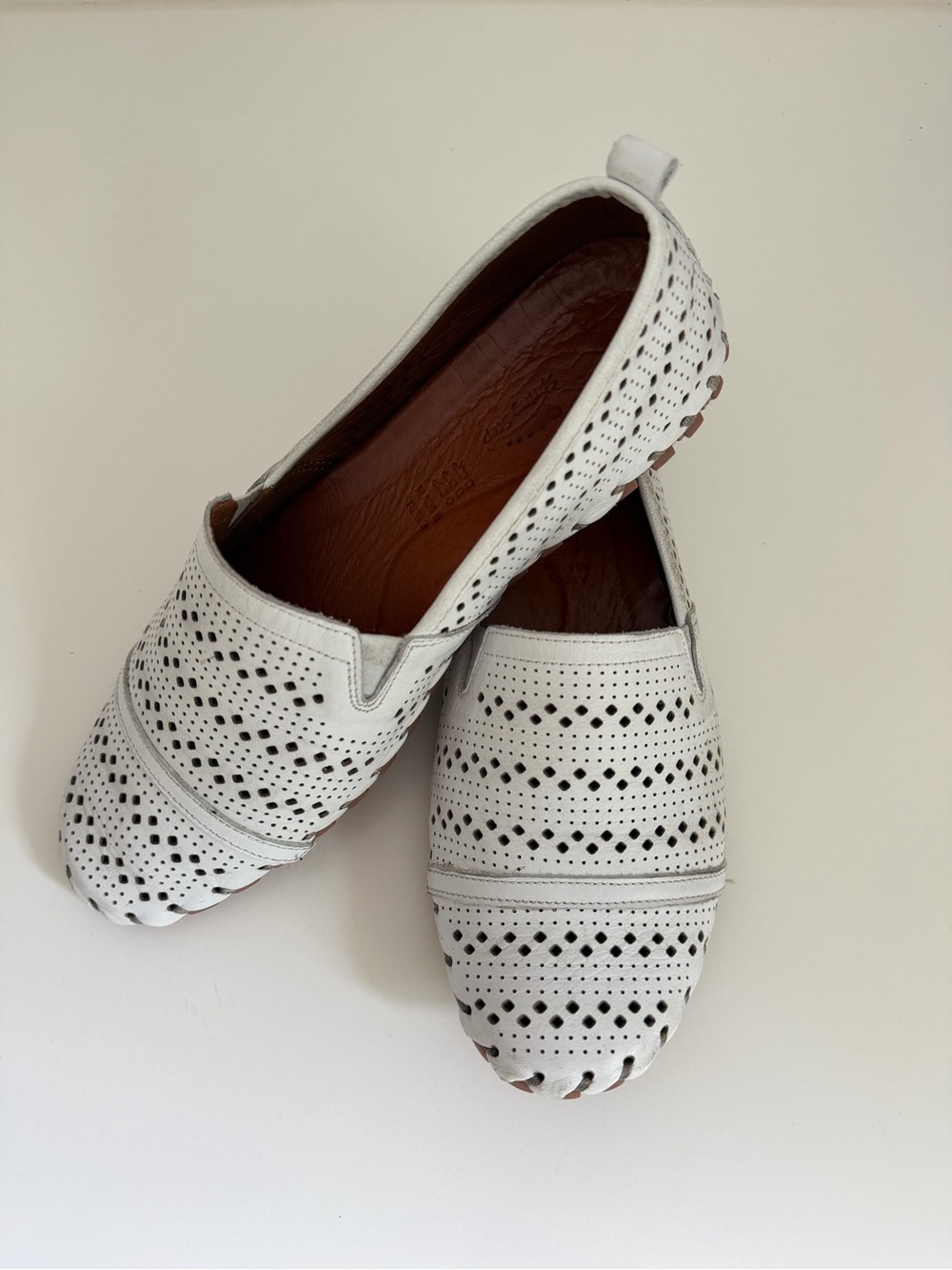 Spring Step White Leather Perforated Slip-On Shoes Women’s Size 40